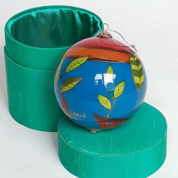 BEAUTIFUL Pier 1 Li Bien Nativity Ornament Christmas Bulb Ornament 2006 Glass - Picture 4 of 7